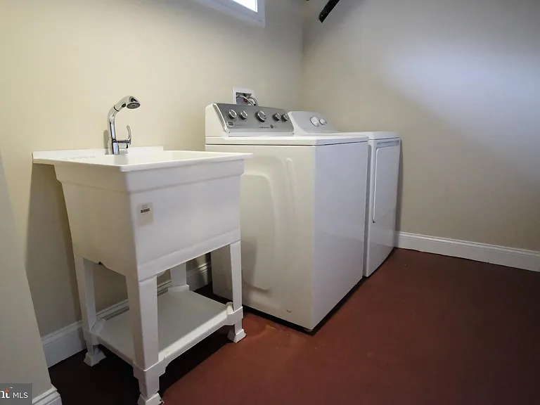 632 Faraday Pl NE — Photo 25