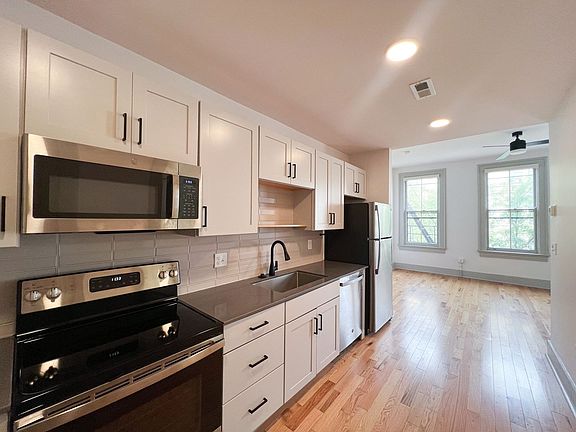 4th image of 1338 Main St #5