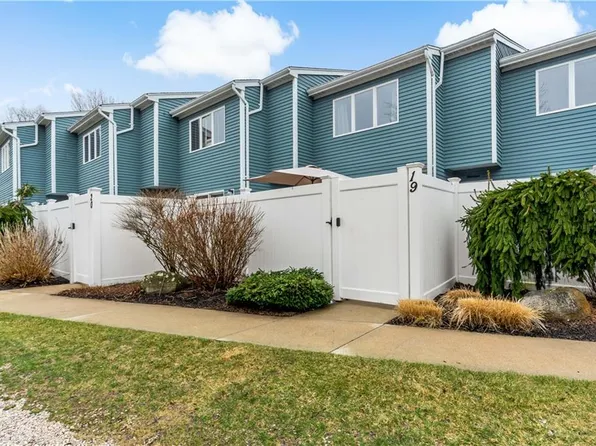50 S Bay Dr Unit 19, Narragansett, RI 02882