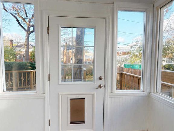 4th image of 4739 Arlington Blvd