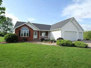 1239 Country Heights Ln, West Liberty, IA 52776