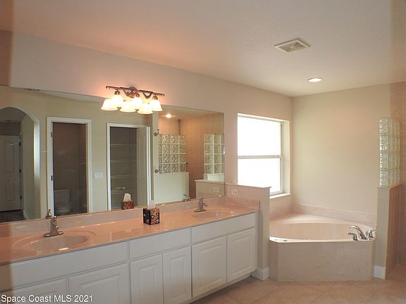 5th image of 495 Bella Vista Dr #0