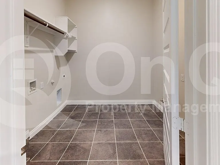 204 Rosewood Dr — Photo 25