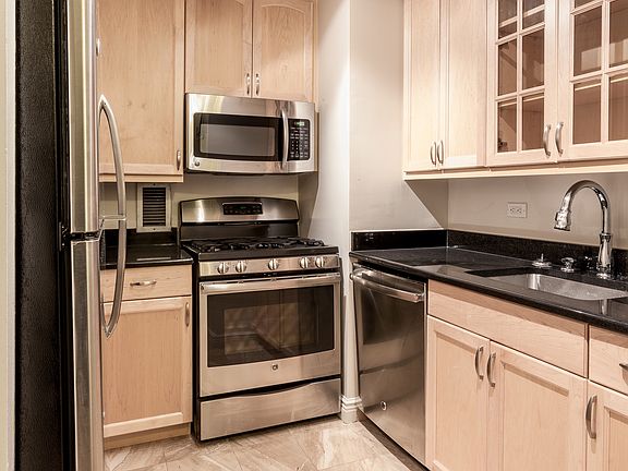 3rd image of 182 E 95th St APT 27K