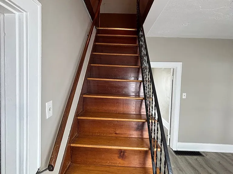 122 Fairlawn Ave — Photo 16