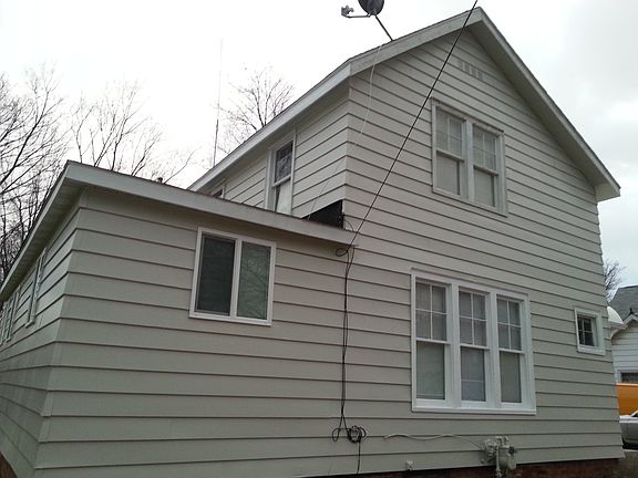 2nd image of 113 Woodward St