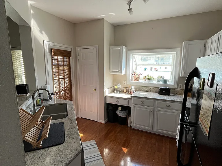 664 Gateway Dr SE — Photo 2