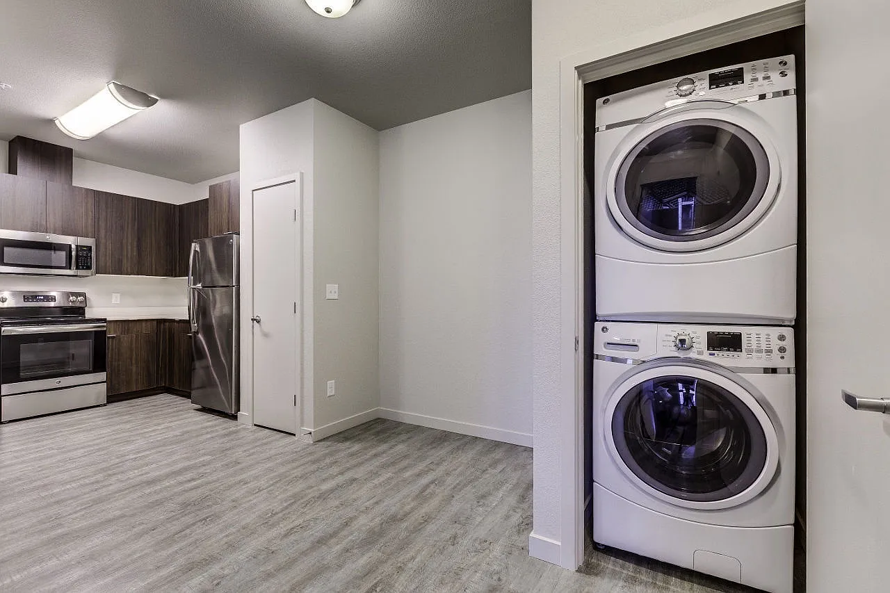 Union Park Apartments — Photo 1