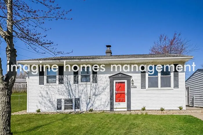 3 bed, 1.5 bath, 1499 sqft, $2,095 — Photo 1