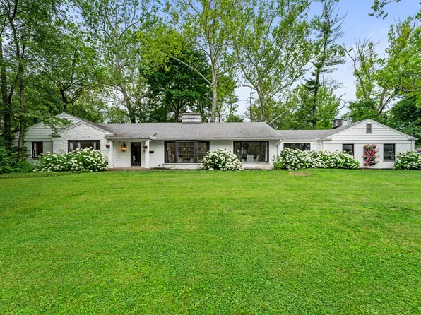 1 E Sherwood Dr, Saint Louis, MO 63114