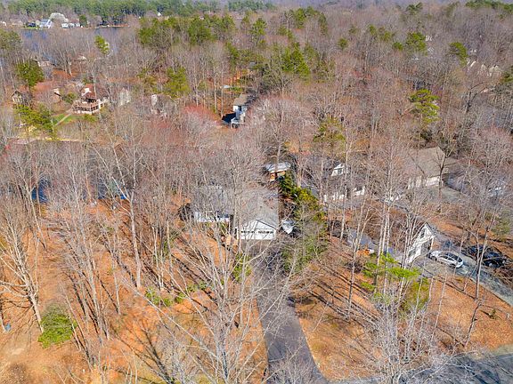 4th image of 69 Wildwood Dr