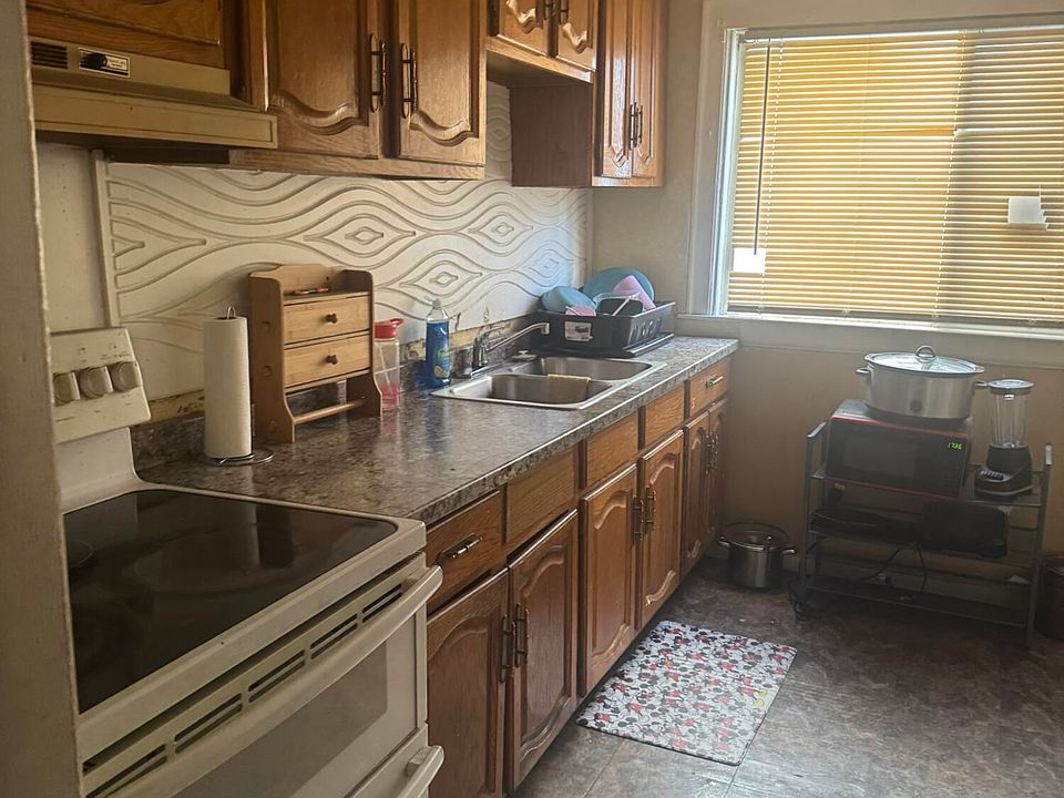 15703 Snowden St, photo 5