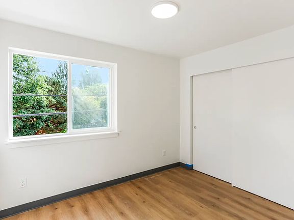 5th image of 4727 21st Ave NE #B