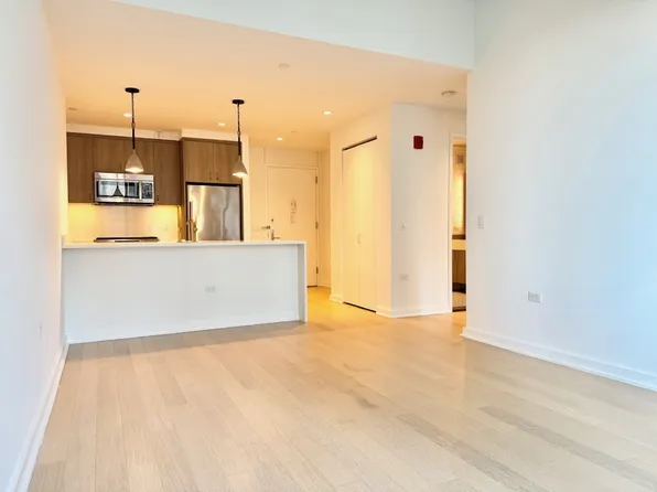 515 West 38th Street image 1 of 20