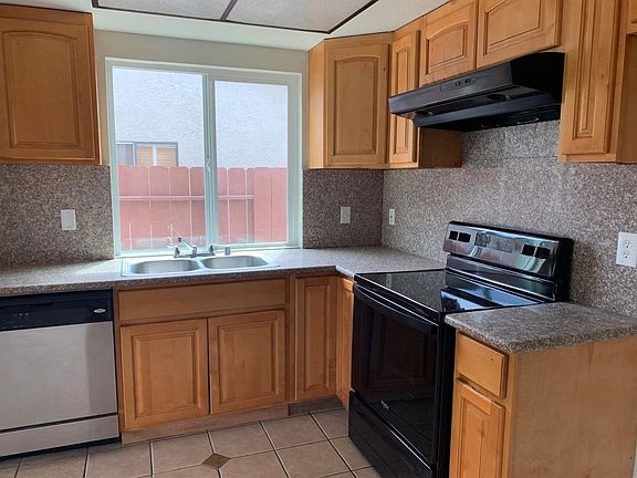 2nd image of 661 Grace Ave