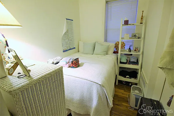 Rented by City Connections Realty | media 10