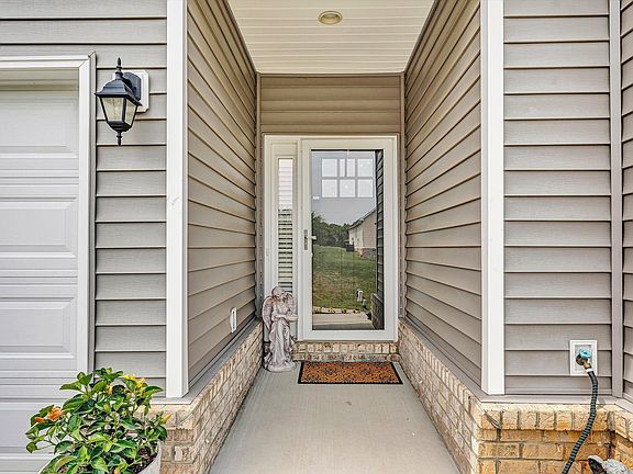 3rd image of 22 Carrington Ct