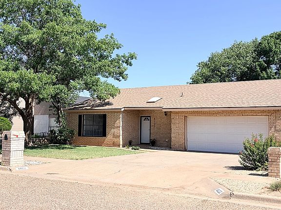 Beautiful curb appeal. 