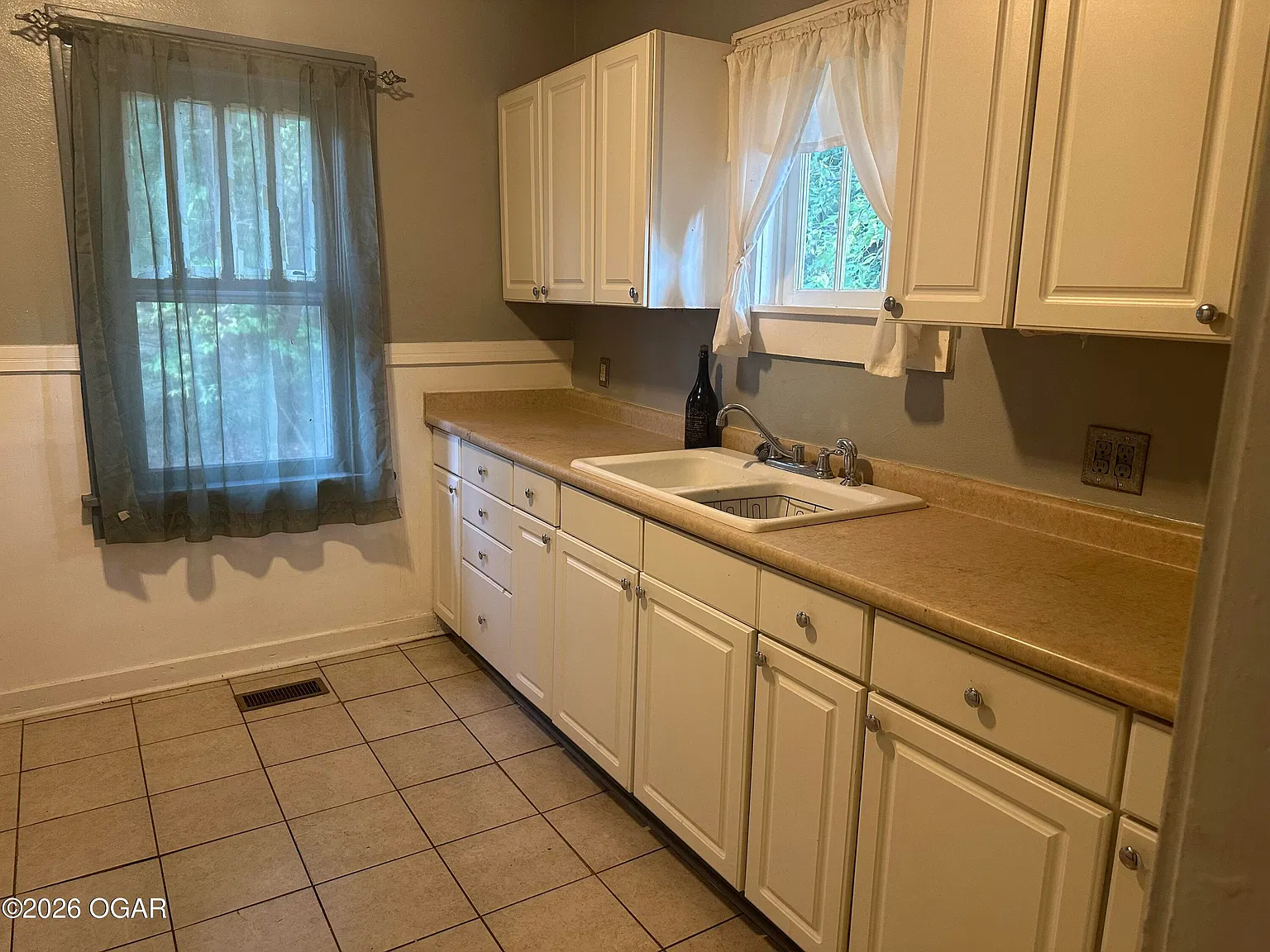 2 bed, 1.0 bath, 988 sqft, $900 — Photo 4
