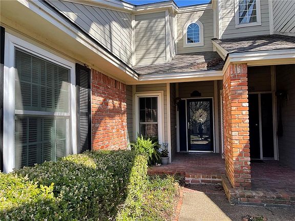 2nd image of 2711 Woodland Dr