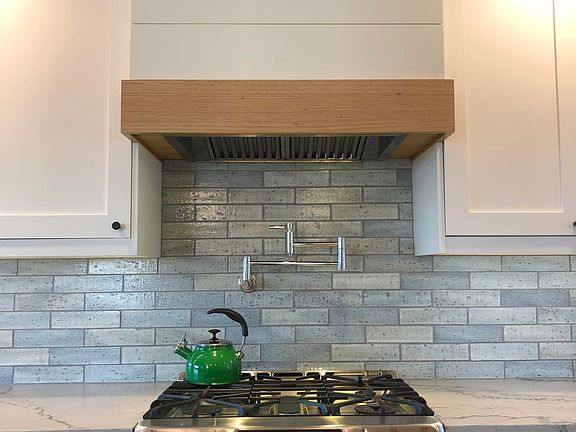 5 burner gas stove, double oven and pot filler