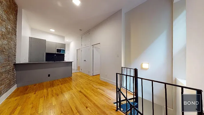 Rented by Bond New York | media 65