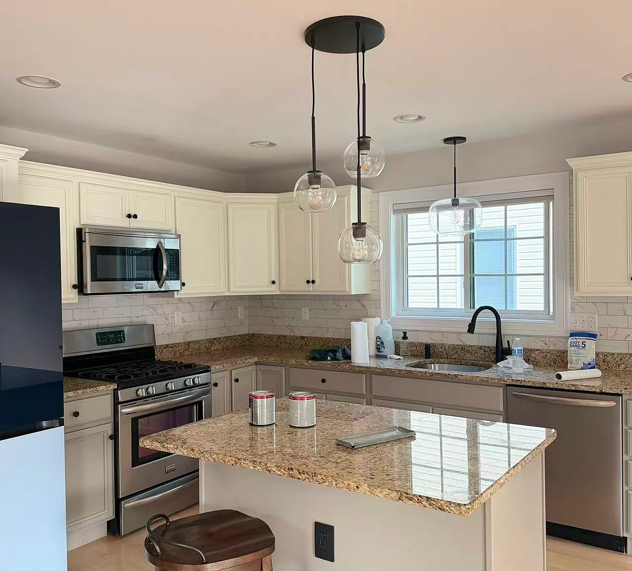3 bed, 2500 sqft, $3,650 — Photo 1