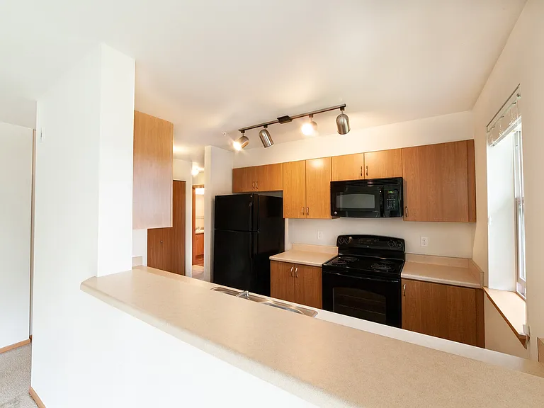 Four Lakes Apartment Homes — Photo 36