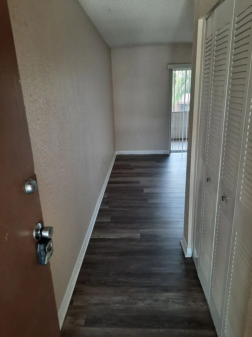 Just renovated - 2 bedroom / 1bath condo — Photo 3