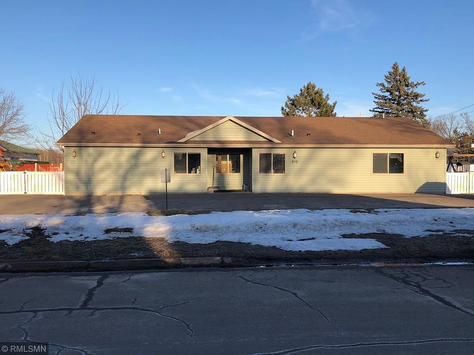 2nd image of 210 Oak St