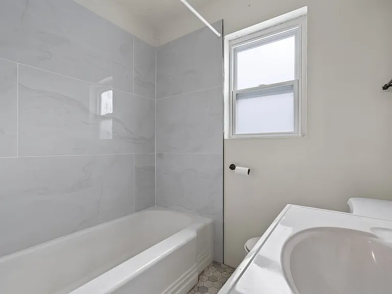 1524 NE 8th St — Photo 21