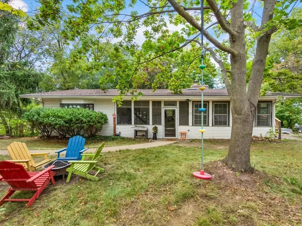 26 Glen Echo St, Elgin, IL 60120