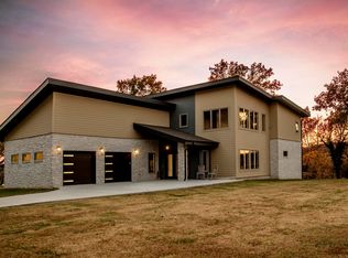 5 Sowbug Cir, Cotter, AR 72626