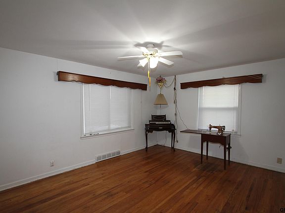 2nd image of 2810 Van Buren St