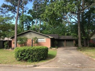 207 Pine Shadow Dr, Conroe, TX 77301