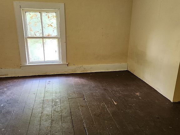 3rd image of 186 S Walnut St