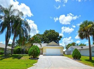 481 Mango Ave, Sebastian, FL 32958