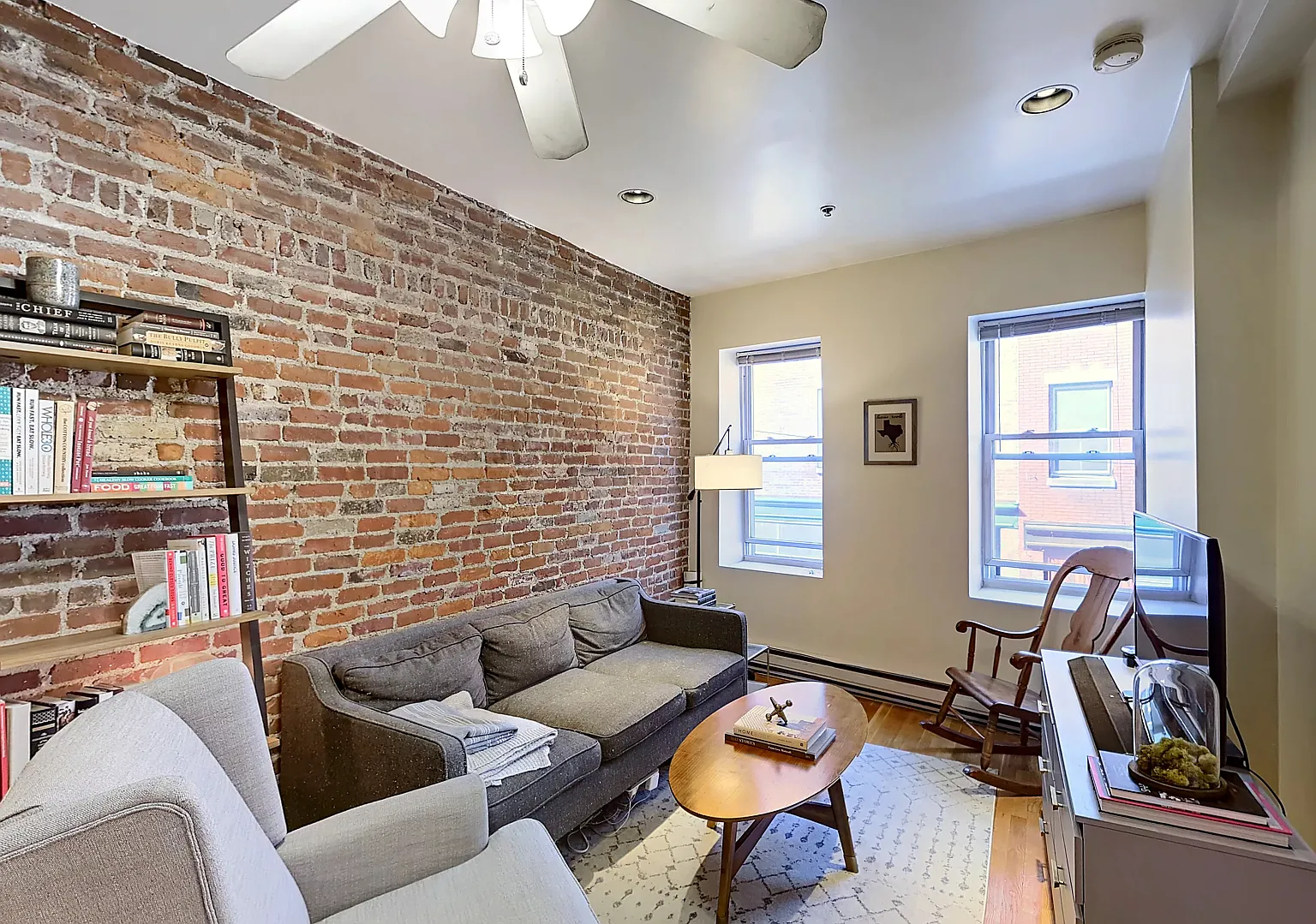 2 bed, 750 sqft, $3,795 — Photo 1