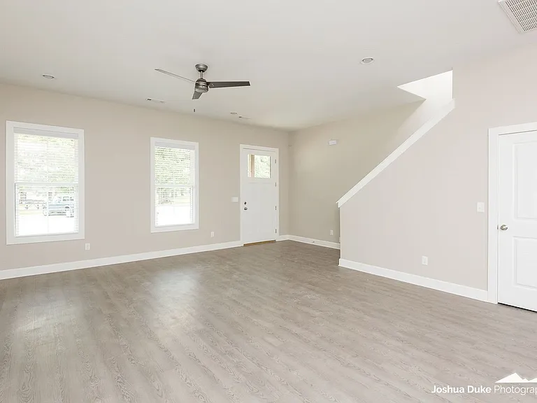 1320 S College Ave — Photo 11
