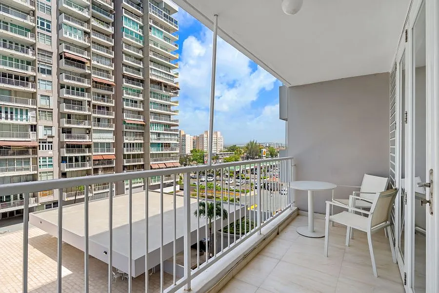 1 bed, 1.0 bath, 494 sqft, $1,600 — Photo 2