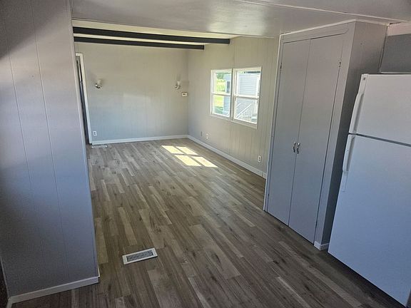 3rd image of 601 S Stewart St Trailer 29