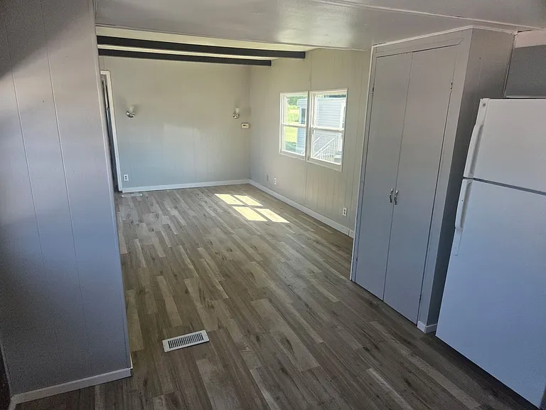 601 S Stewart St — Photo 4