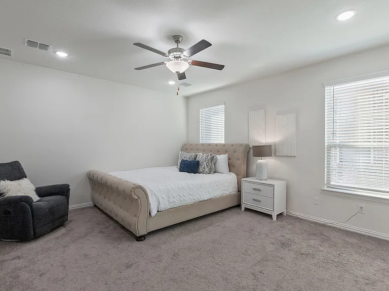 1413 Lake Grove Dr — Photo 16