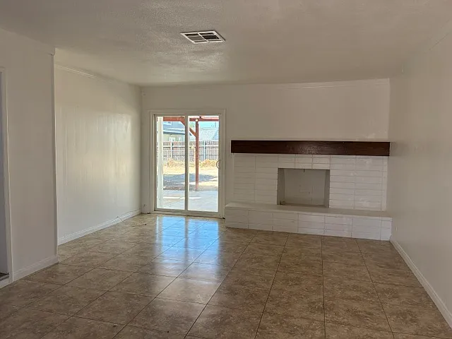 2 bed, 900 sqft, $1,750 — Photo 3