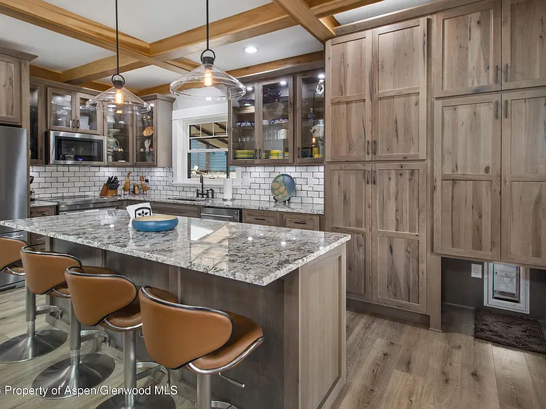 196 Silver Mountain Dr — Photo 1