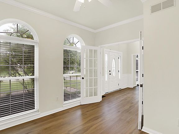 4th image of 794 Princeton Ln