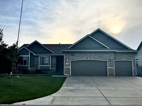 8905 N Ridgewood Ln, Valley Center, KS 67147