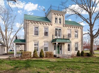 117 N Center St, Hoyleton, IL 62803