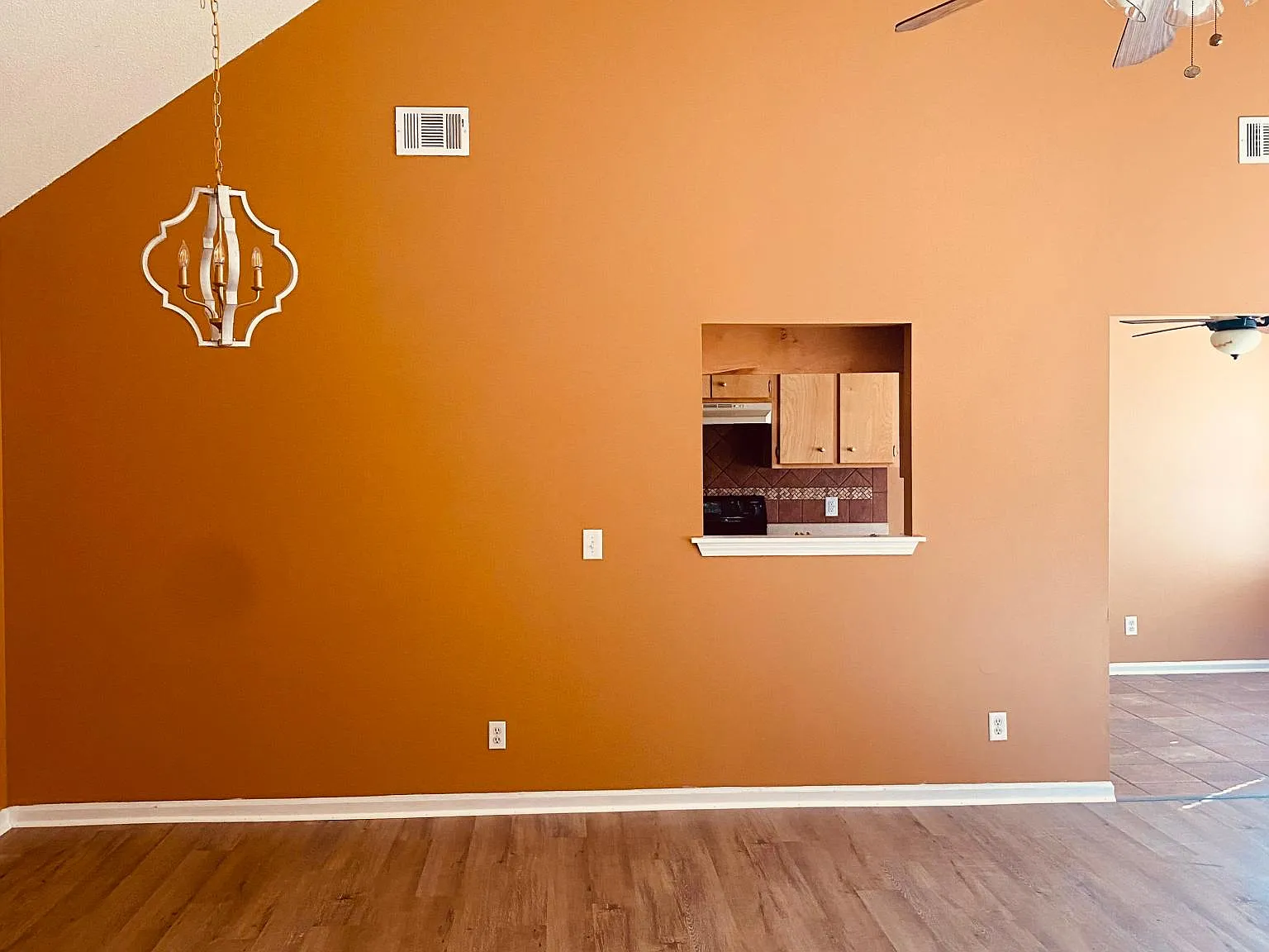 3 bed, 1430 sqft, $2,075 — Photo 2