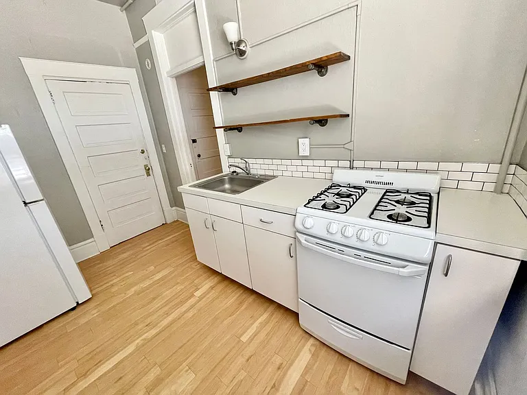 106 S Cedar St — Photo 12